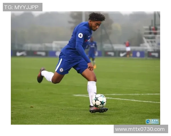 足球明星签名球鞋的魅力与价值探秘,球迷心中的梦想之物 足球明星签名球鞋的魅力与价值探秘,球迷心中的梦想之物