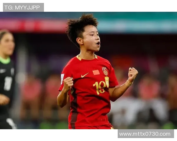 足球明星张琳艳的成长历程与职业生涯全解析 足球明星张琳艳的成长历程与职业生涯全解析